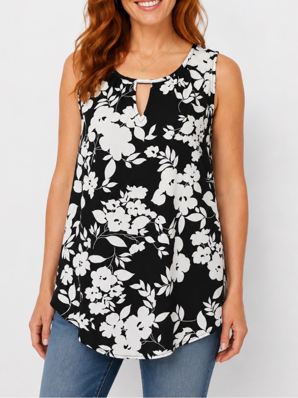 Ryan Wythe Womenâs Black & White Floral Sleeveless Top, size 1X